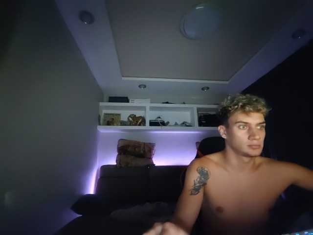 cashfreFun — live male cam