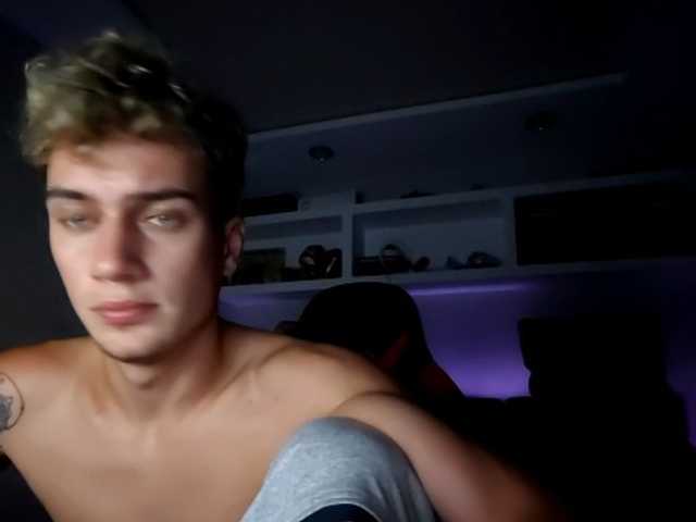 cashfreFun — live male cam