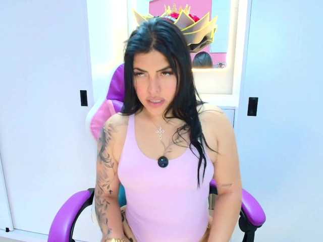 NAOMIAMAZING01 live cam on BongaCams