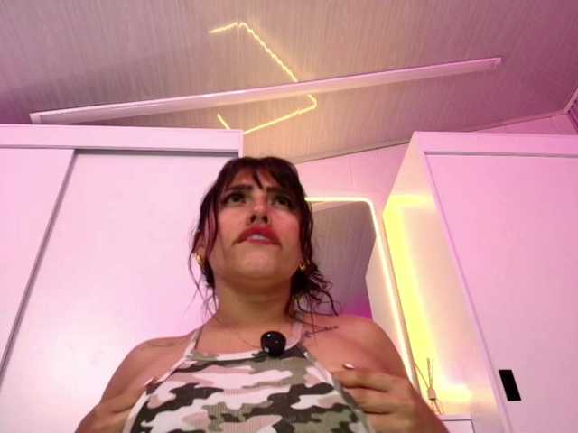 NAOMIAMAZING01's BongaCams show and profile