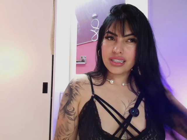 NAOMIAMAZING01 live cam on BongaCams