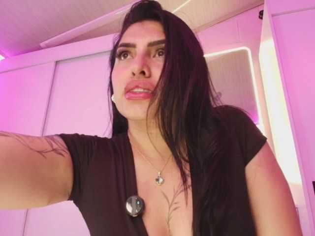 NAOMIAMAZING01 live cam on BongaCams