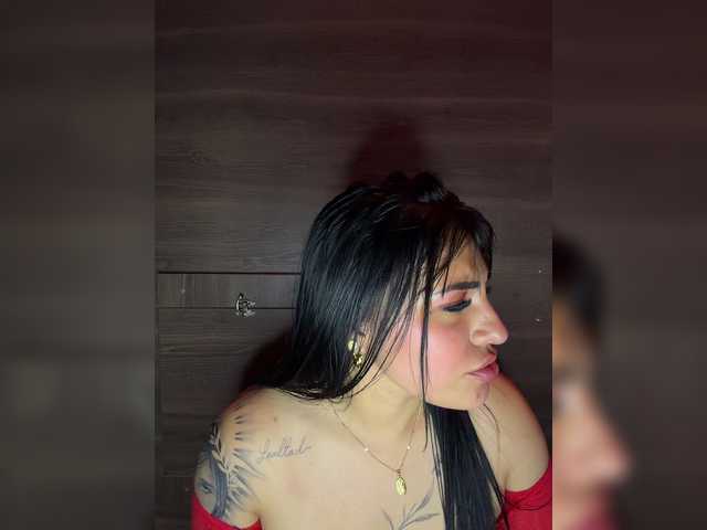 NAOMIAMAZING01 live cam