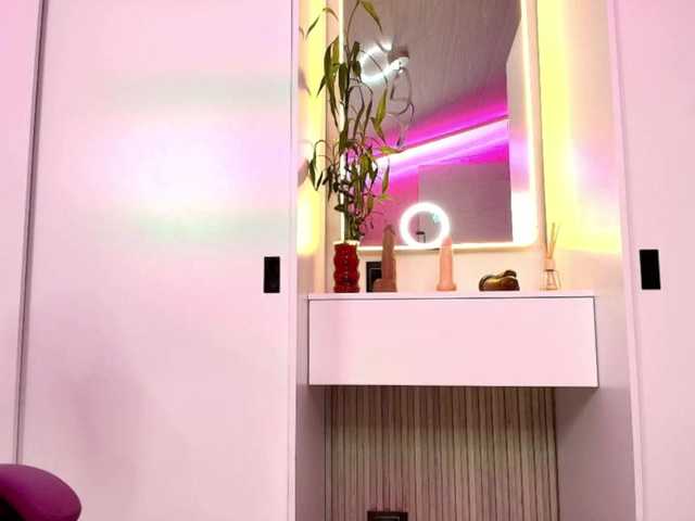 NAOMIAMAZING01's BongaCams show and profile