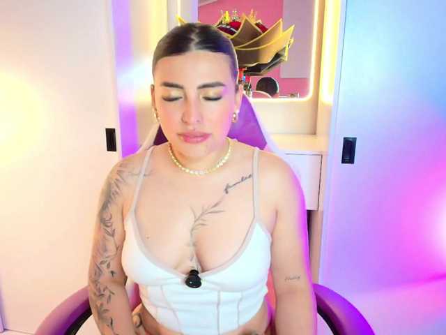 NAOMIAMAZING01 live cam on BongaCams