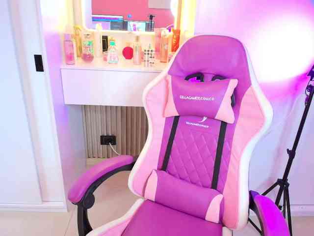 NAOMIAMAZING01 webcam