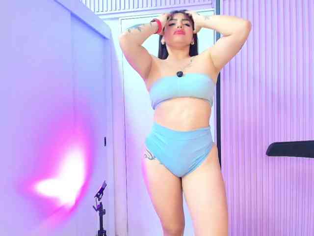 NAOMIAMAZING01 webcam