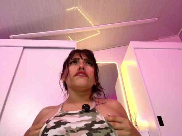 NAOMIAMAZING01 webcam