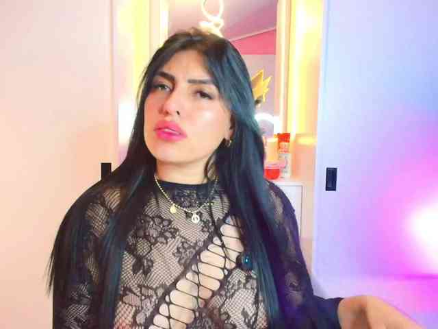 NAOMIAMAZING01 webcam