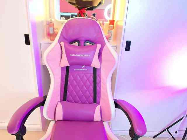 NAOMIAMAZING01 webcam
