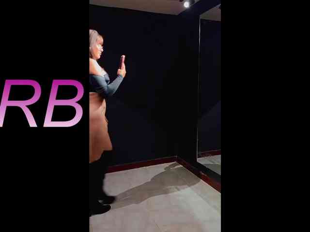NAOMIAMAZING01 webcam