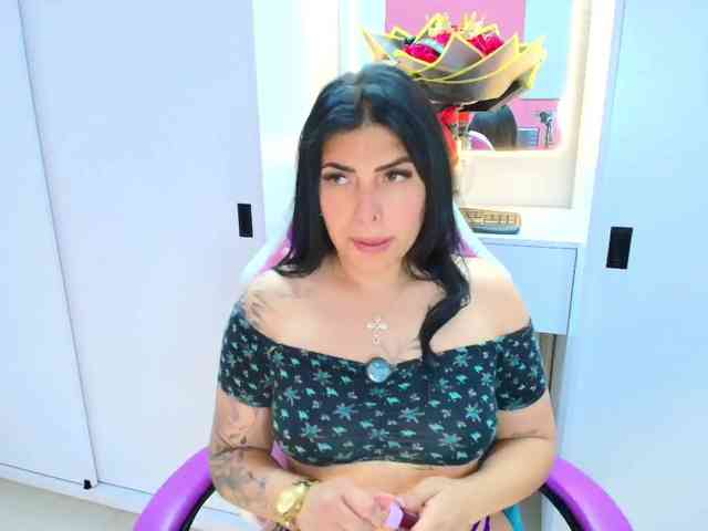 NAOMIAMAZING01 webcam
