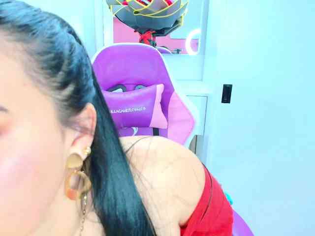 NAOMIAMAZING01 webcam