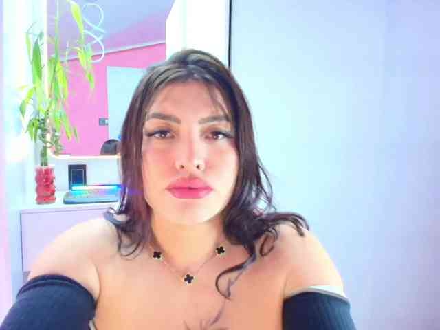 NAOMIAMAZING01 webcam