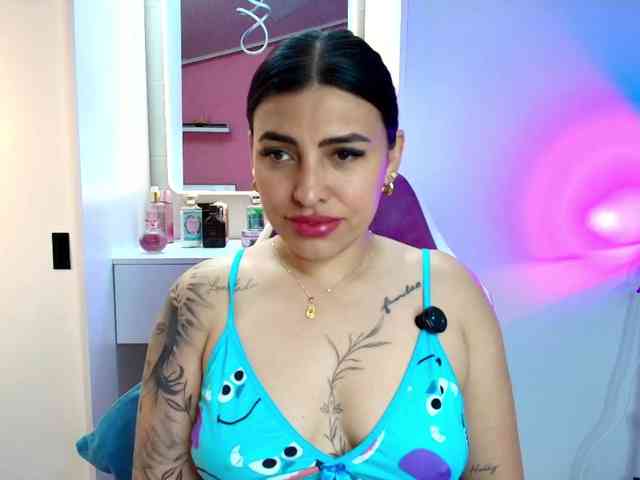 NAOMIAMAZING01 webcam