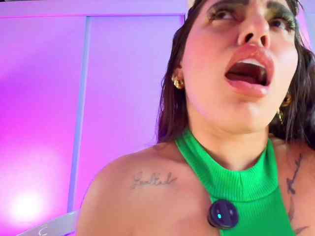 NAOMIAMAZING01 webcam