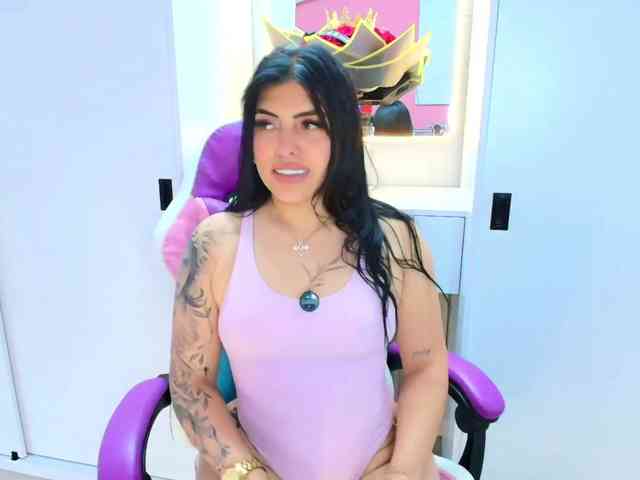NAOMIAMAZING01 webcam