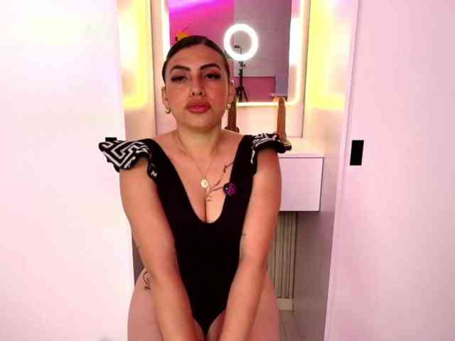 NAOMIAMAZING01 webcam