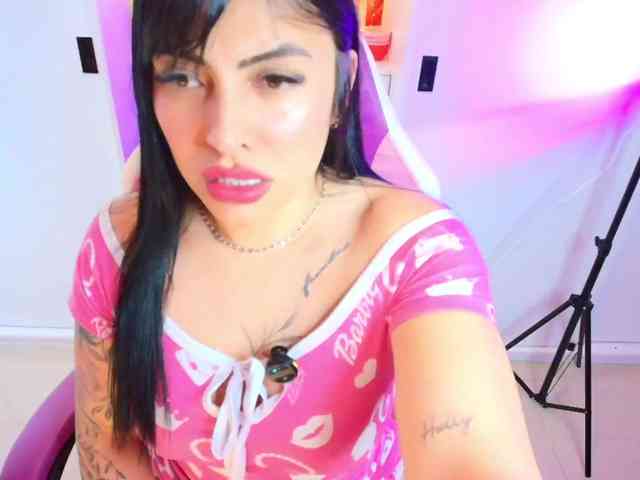 NAOMIAMAZING01 webcam