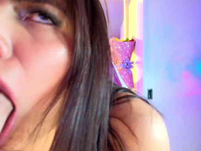 NAOMIAMAZING01 webcam