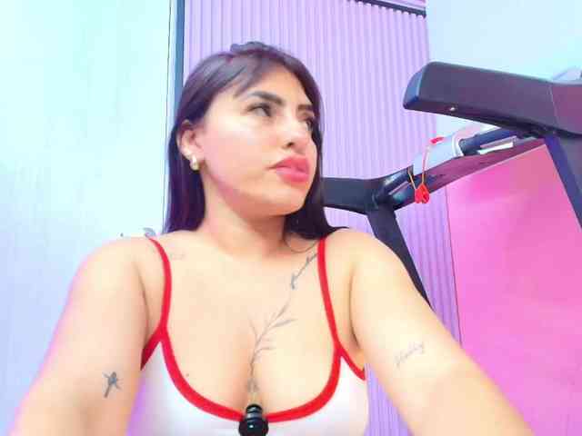 NAOMIAMAZING01 webcam