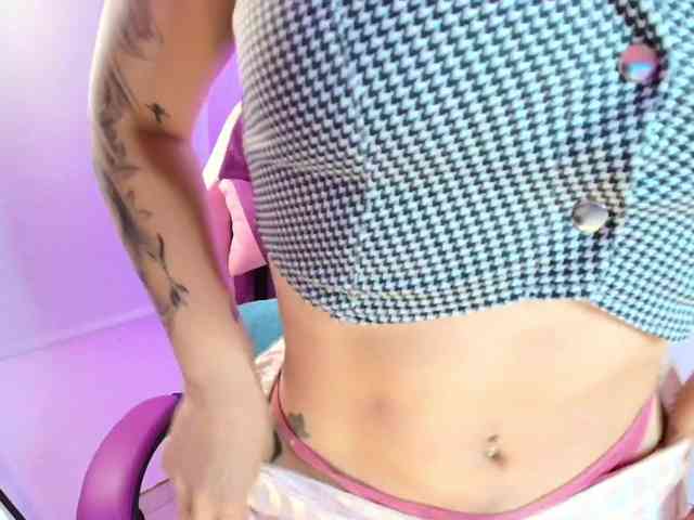 NAOMIAMAZING01 webcam