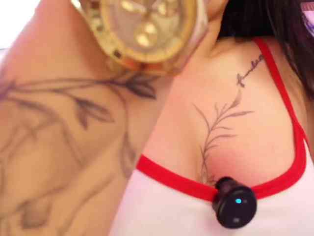 NAOMIAMAZING01 webcam
