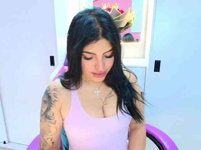 NAOMIAMAZING01 webcam