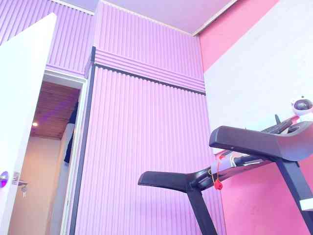 NAOMIAMAZING01 webcam