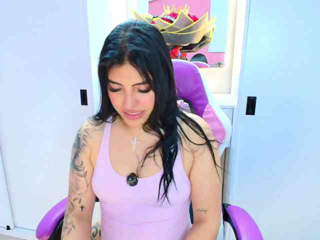 NAOMIAMAZING01 webcam