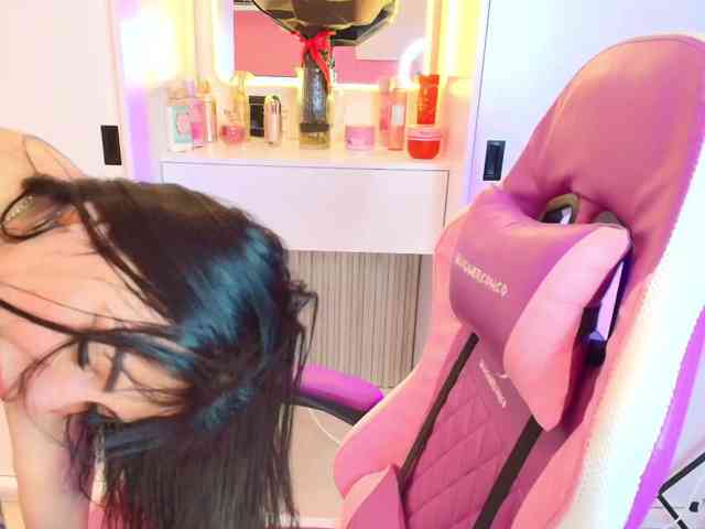 NAOMIAMAZING01 webcam