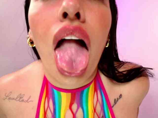 NAOMIAMAZING01 webcam