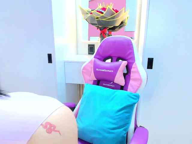 NAOMIAMAZING01 webcam