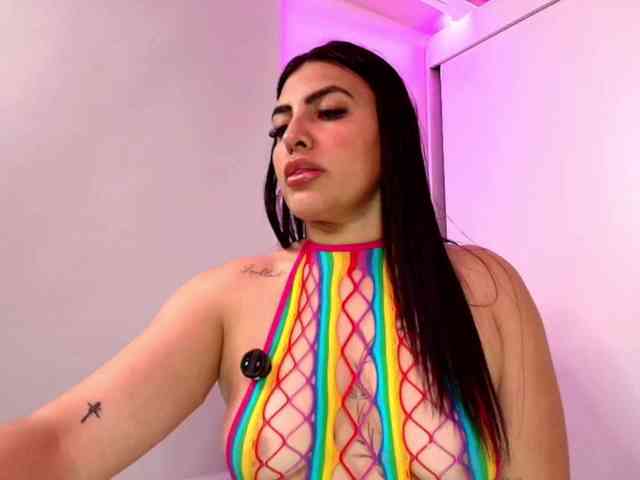 NAOMIAMAZING01 webcam