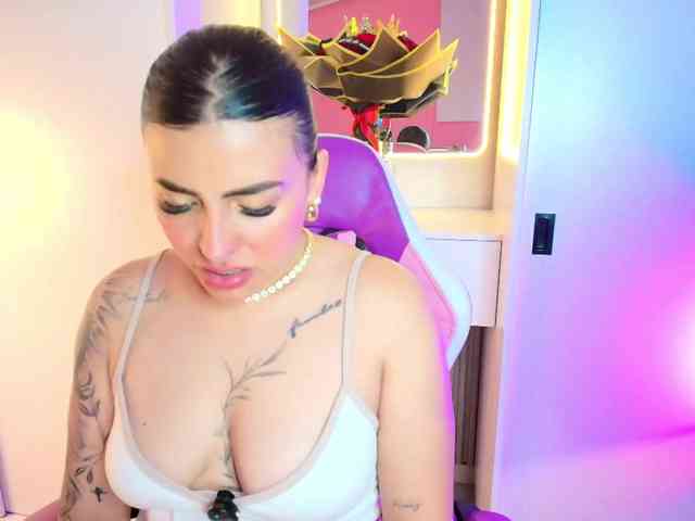 NAOMIAMAZING01 webcam