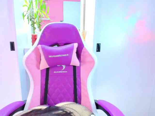 NAOMIAMAZING01 webcam