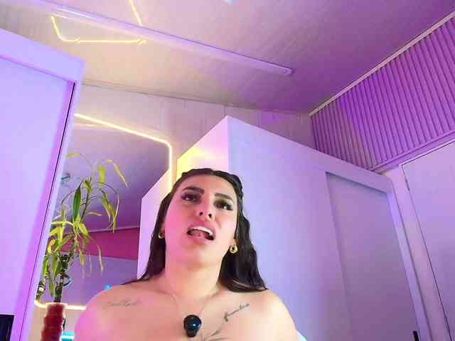 NAOMIAMAZING01 webcam