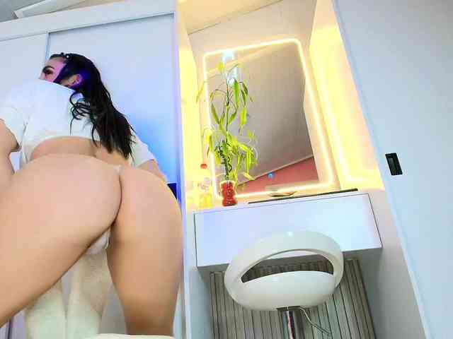 NAOMIAMAZING01 webcam