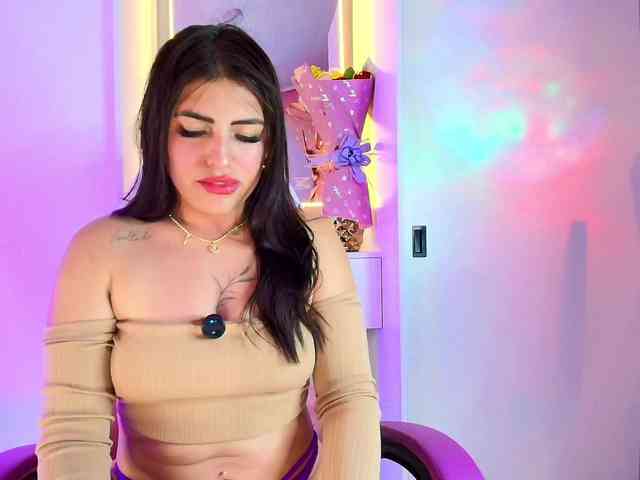 NAOMIAMAZING01 webcam