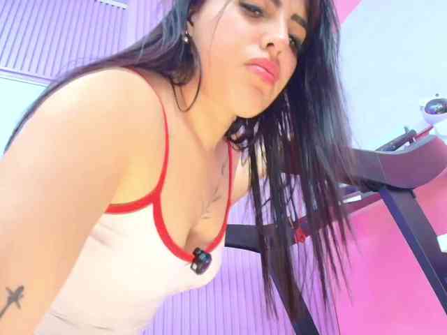 NAOMIAMAZING01 webcam