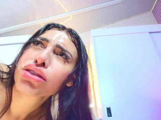 NAOMIAMAZING01 webcam