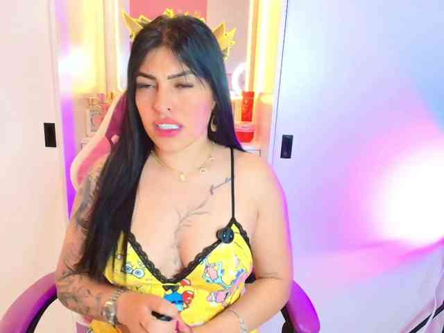 NAOMIAMAZING01 webcam