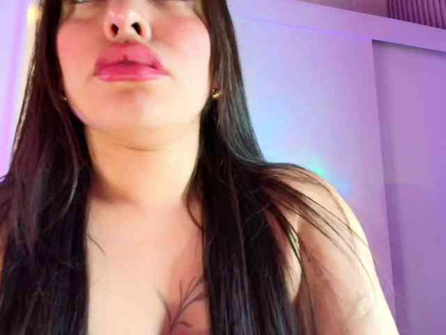 NAOMIAMAZING01 webcam