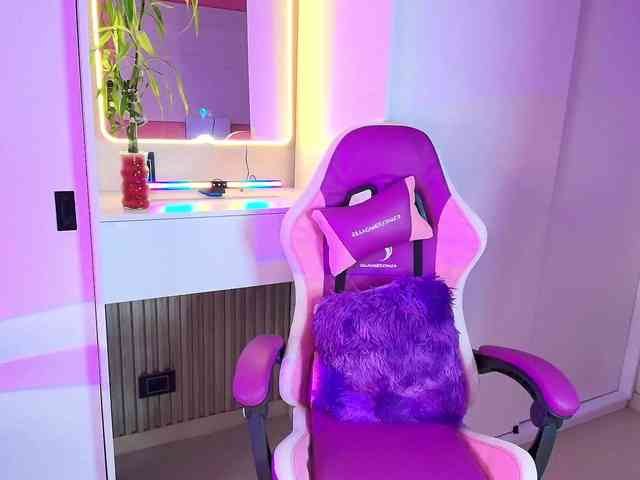NAOMIAMAZING01 webcam