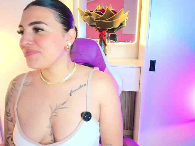 NAOMIAMAZING01 webcam