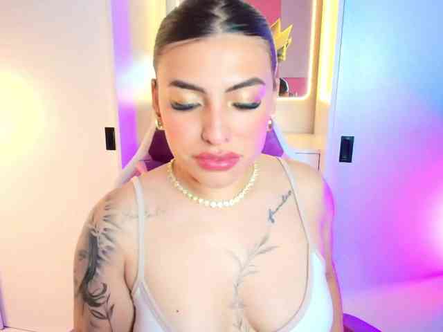 NAOMIAMAZING01 webcam