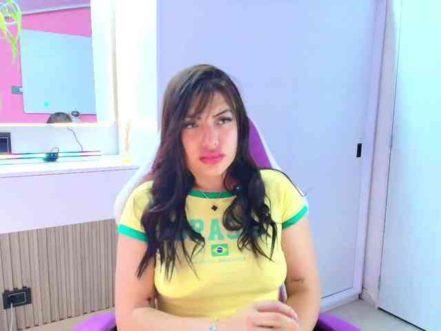 NAOMIAMAZING01 webcam
