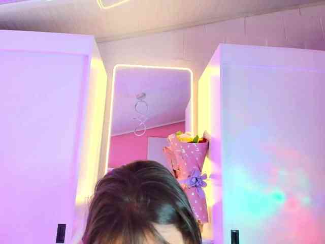 NAOMIAMAZING01 webcam