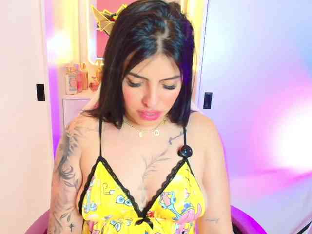 NAOMIAMAZING01 webcam