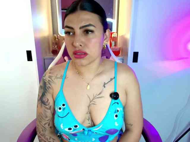 NAOMIAMAZING01 webcam